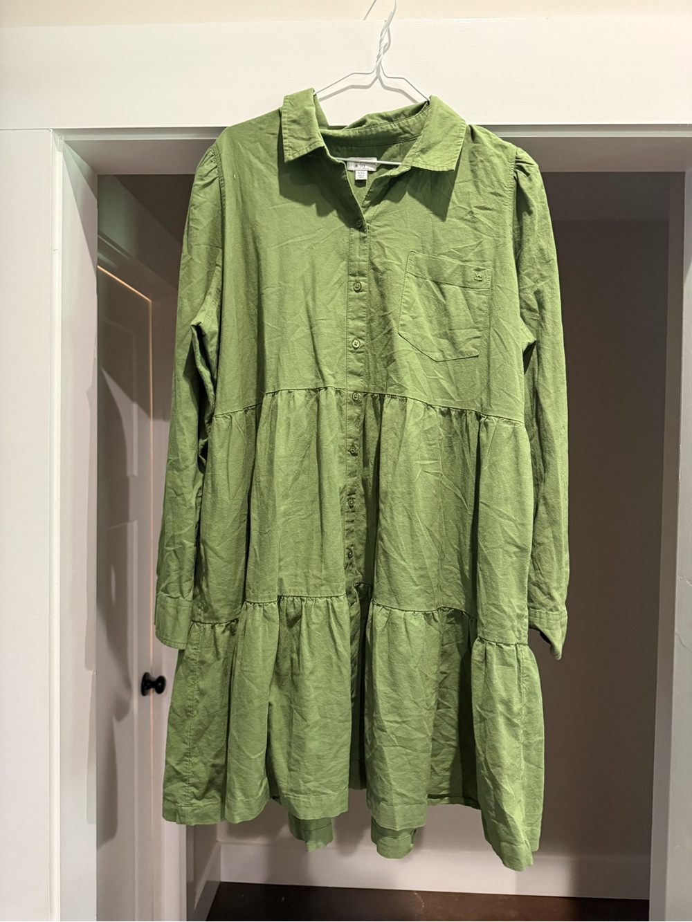 crown & ivy Olive Green Tiered Button-Front Long Sleeve Dress